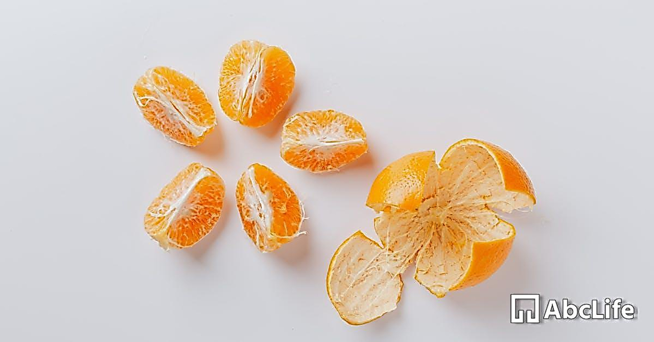 Peeled fresh juicy ripe slices of mandarin